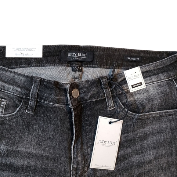Judy Blue Balck Distressed Skinny Jeans 13/31 NWT - Picture 6 of 7